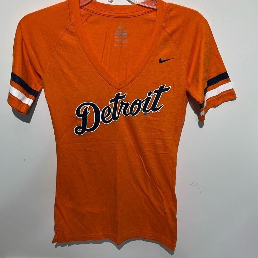 Nike Women's Orange Detroit Tigers V-Neck Stripe Raglan‎ Short Sleeve T-Shirt XS